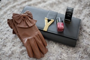 Saint Laurent – Y Brushed Clutch