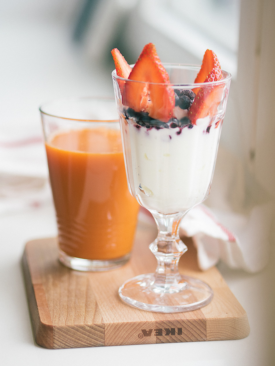 Berry Yogurt Breakfast Mona Visuri